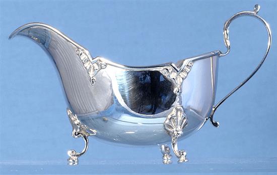 A cased pair of George V silver sauce boats, by Walker & Hall, Length 161mm weight 9.5oz/296grms